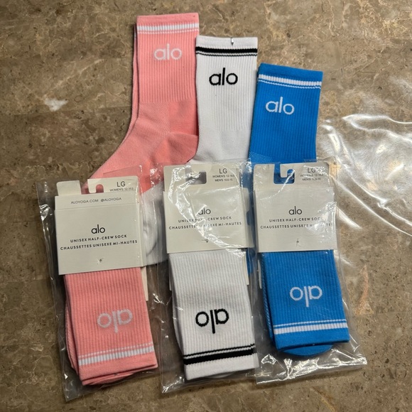 New Women’s Alo Socks
New with tags in its packaging 
3 pairs 
Fits sizes 6-11 - Picture 2 of 4